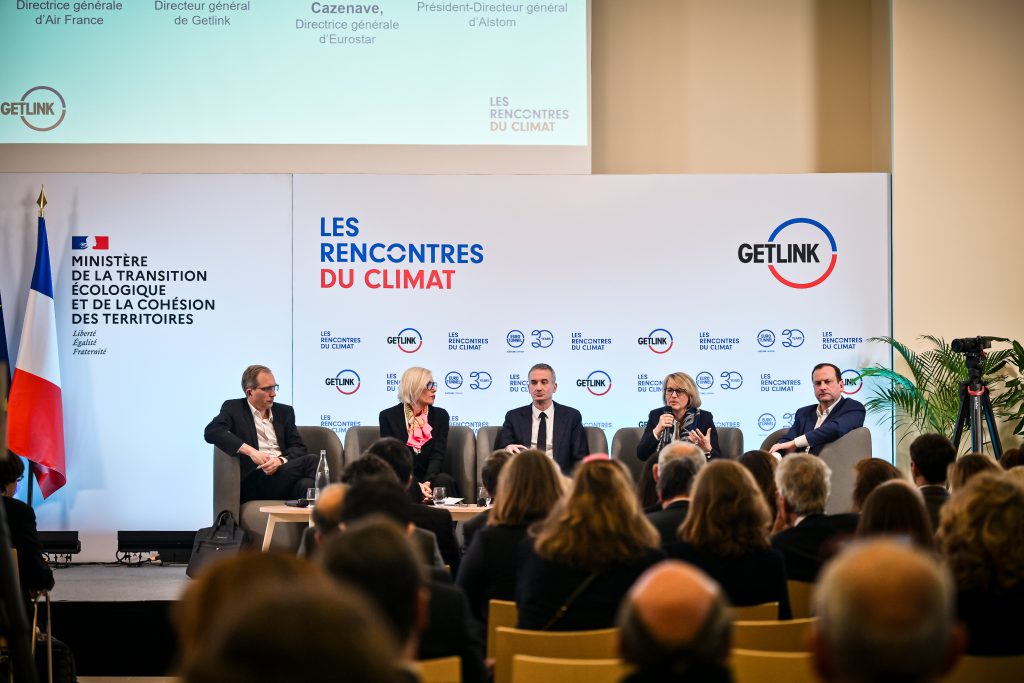 Photo des 4 intervenants sur scène lors de la 4ème édition des Rencontres du Climat : Yann Leriche, Anne Rigail, Gwendoline Cazenave et Henri Poupart-Lafarge.
